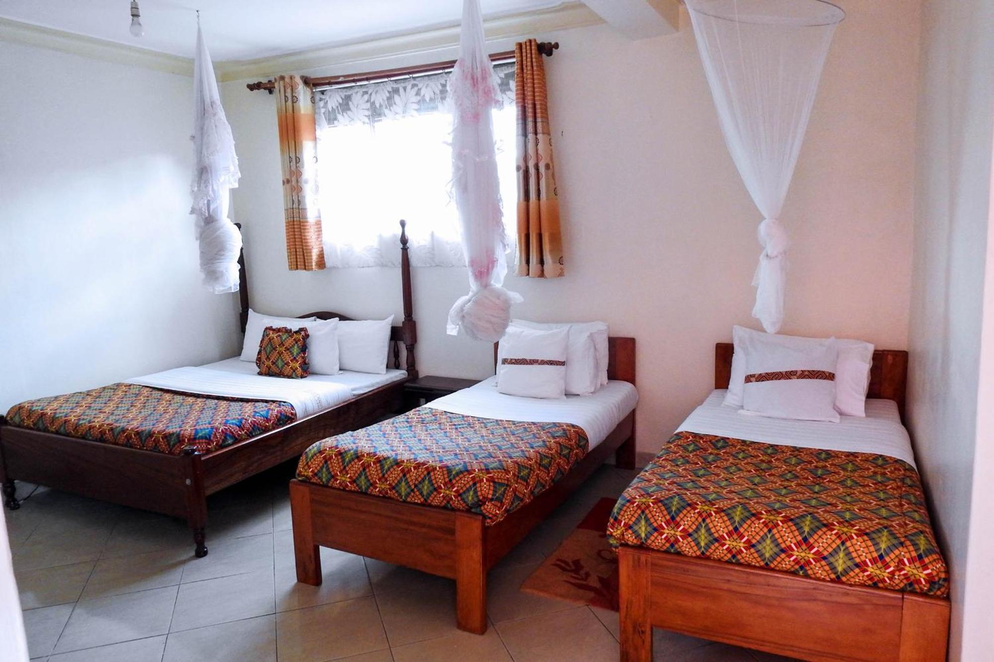 Westend Motel Fort Portal Exterior foto